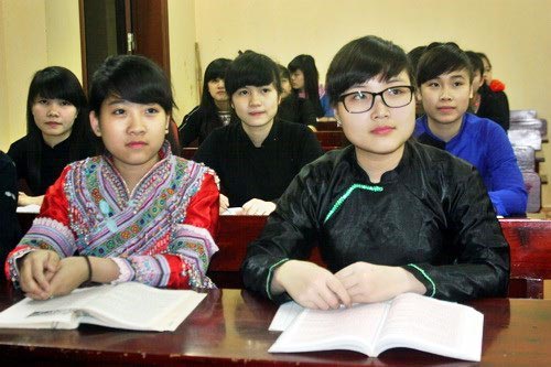 Học sinh d&acirc;n tộc thiểu số &iacute;t người được miễn giảm học ph&iacute;