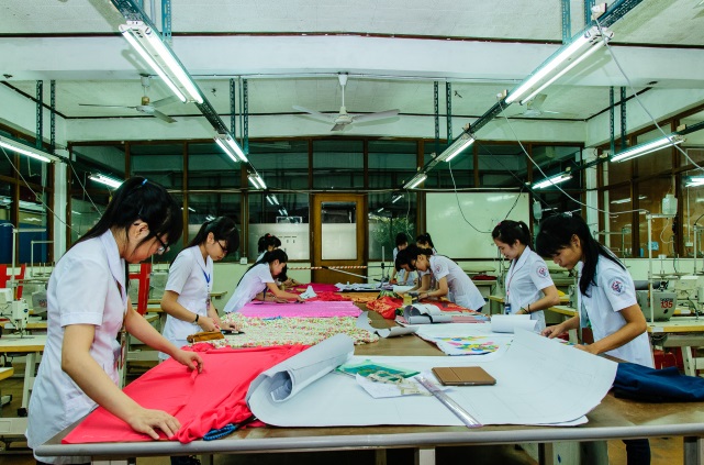 Điểm trúng tuyển ngành công nghệ may khá đều giữa các trường