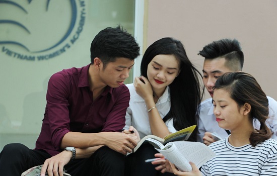 Khối R l&agrave; khối thi năng khiếu về lĩnh vực b&aacute;o ch&iacute;, nghệ thuật, văn h&oacute;a...