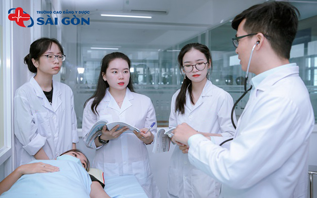 phân biệt Y sĩ và Điều dưỡng