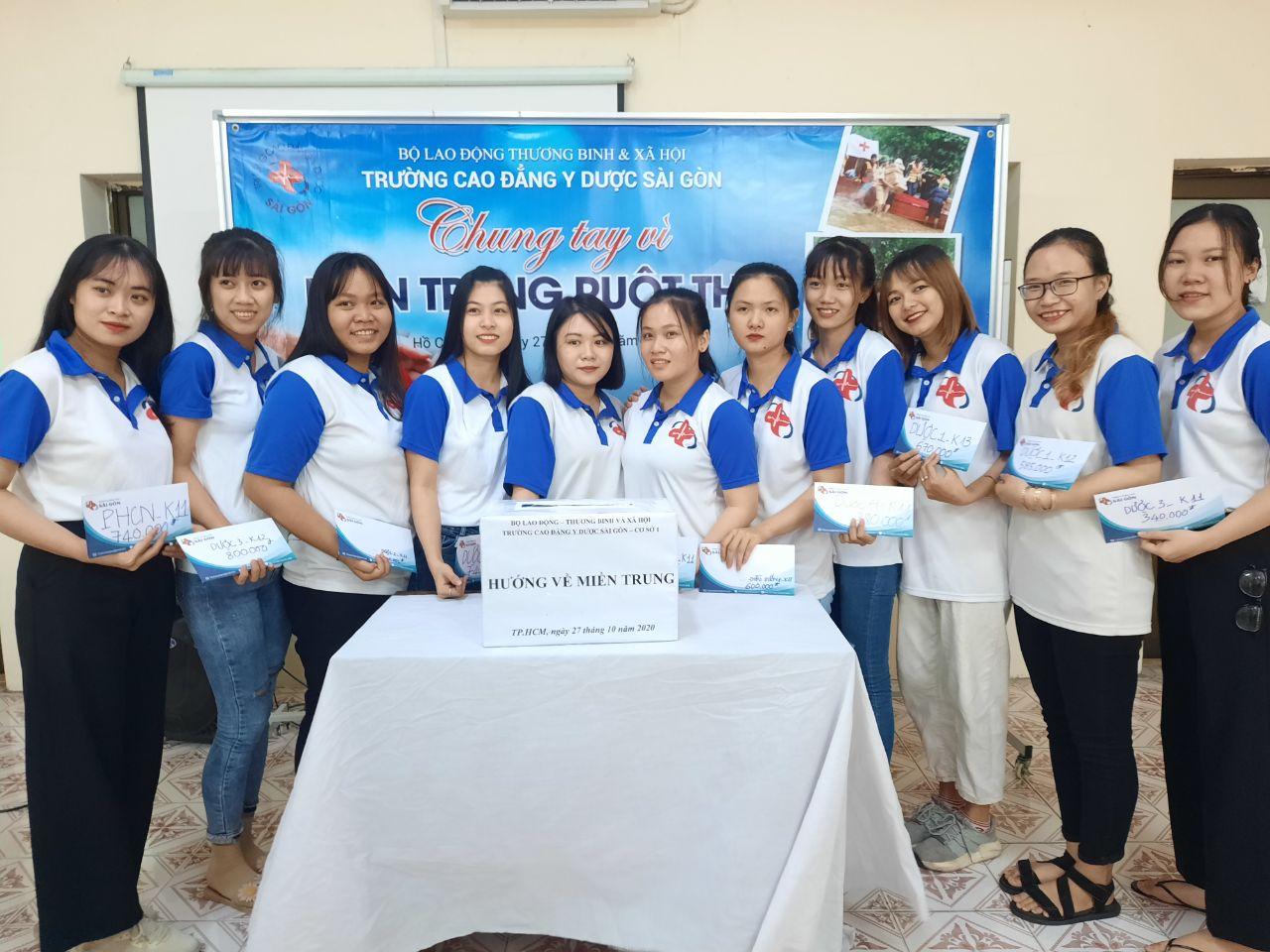 Trường Cao đẳng Y Dược S&agrave;i G&ograve;n chung tay ủng hộ đồng b&agrave;o Miền Trung