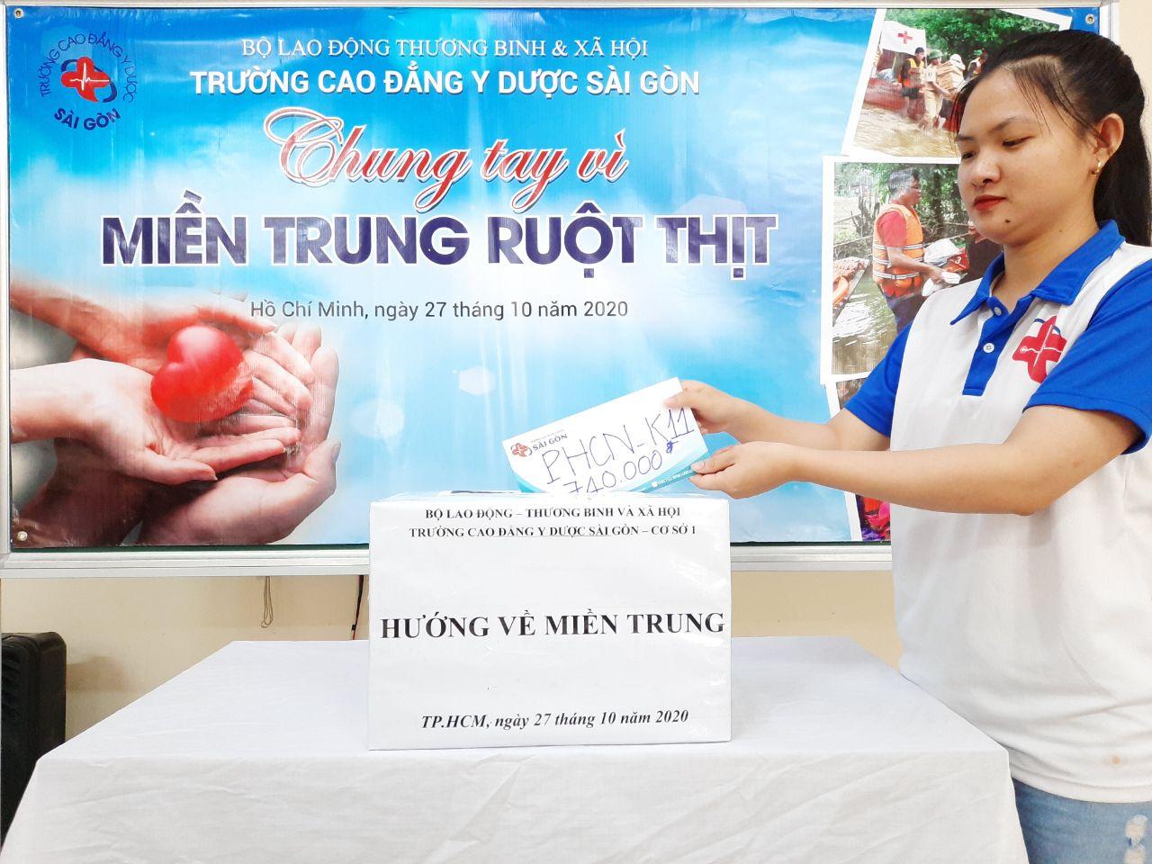 Trường Cao đẳng Y Dược S&agrave;i G&ograve;n chung tay ủng hộ đồng b&agrave;o Miền Trung