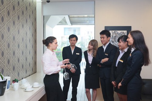 nhà hàng khách sạn