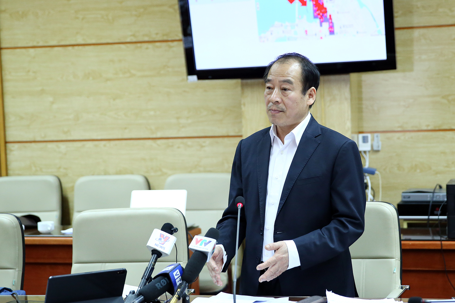 sau-thoi-gian-nghi-dai-hoc-sinh-va-nguoi-lao-dong-di-hoc-di-lam-can-lam-gi-de-phong-covid-19