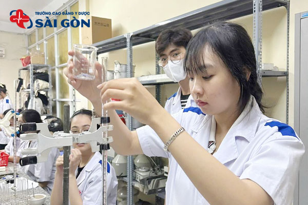 M&ocirc;i trường học của Trường Cao đẳng Y Dược S&agrave;i G&ograve;n  chủ yếu tập trung v&agrave;o thực h&agrave;nh v&agrave; th&iacute; nghiệm