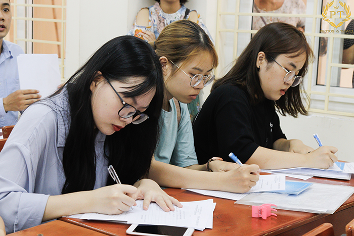 sinh-vien-truong-hoc-vien-bc