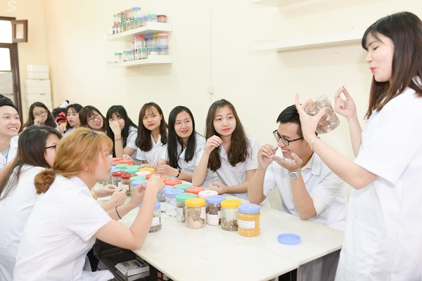 trường cao đẳng y dược s&agrave;i g&ograve;n tổ chức khai giảng năm 2023