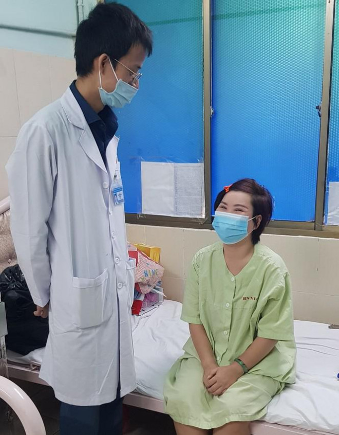 su-dung-testosterone-truoc-khi-chuyen-gioi-co-gai-tre-mang-khoi-u-to-bang-qua-dua-hau