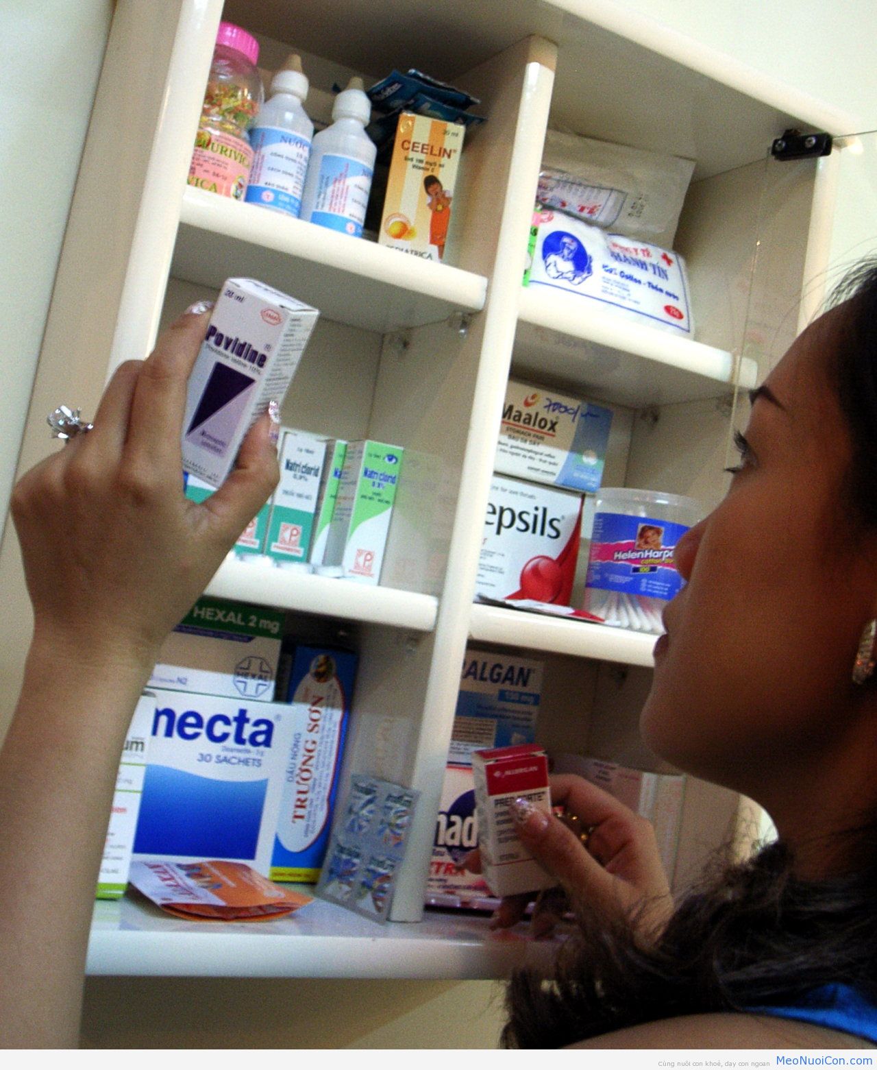 Trước khi sử dụng n&ecirc;n đọc kỹ c&aacute;c th&ocirc;ng tin v&agrave; hướng dẫn sử dụng thuốc Erolin 