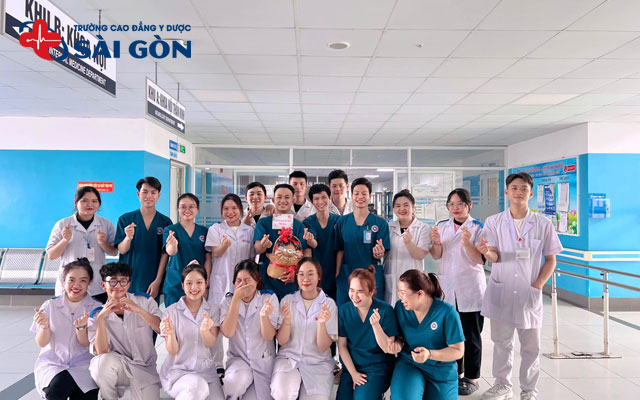 Sinh vi&ecirc;n ng&agrave;nh phục hồi chức năng thực tập tại bệnh viện