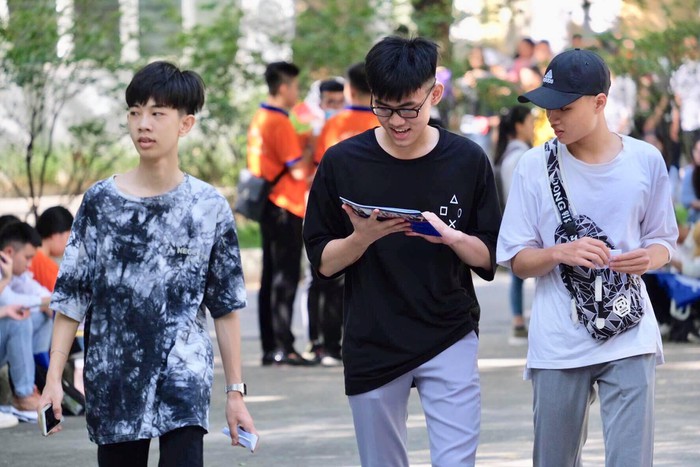 thi-sinh-ban-khoan-chon-nganh