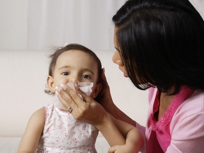 Công dụng của Loratadine 10mg điều trị các triệu chứng như ngứa sổ mũi