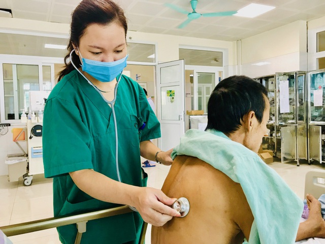 Thường xuyên làm bạn với “ma men”, người đàn ông bị thủng tạng