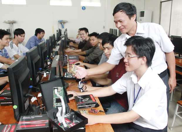 Khối K gồm m&ocirc;n To&aacute;n, Tiếng Anh, Tin học