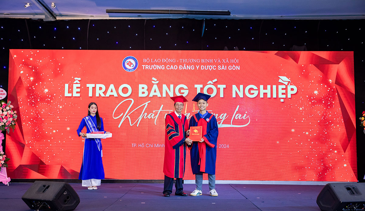 Lễ trao bằng tốt nghiệp Trường Cao đẳng Y Dược S&agrave;i G&ograve;n