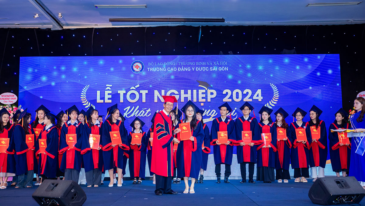 Lễ trao bằng tốt nghiệp Trường Cao đẳng Y Dược S&agrave;i G&ograve;n