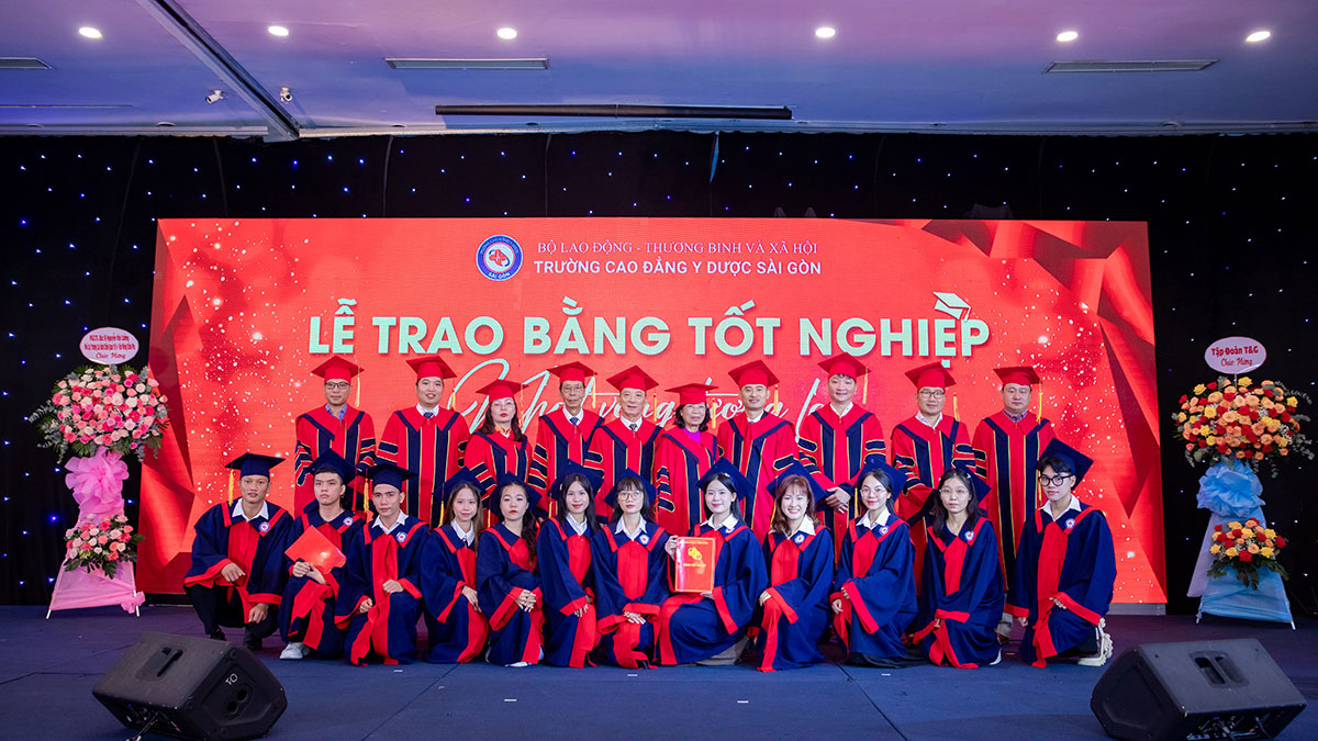 Lễ trao bằng tốt nghiệp Trường Cao đẳng Y Dược S&agrave;i G&ograve;n
