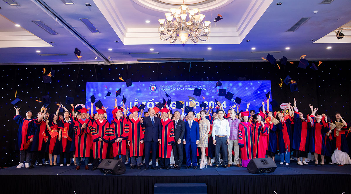 Lễ trao bằng tốt nghiệp Trường Cao đẳng Y Dược S&agrave;i G&ograve;n