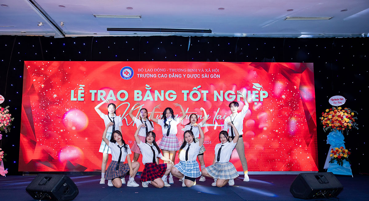 Lễ trao bằng tốt nghiệp Cao đẳng Y Dược S&agrave;i G&ograve;n