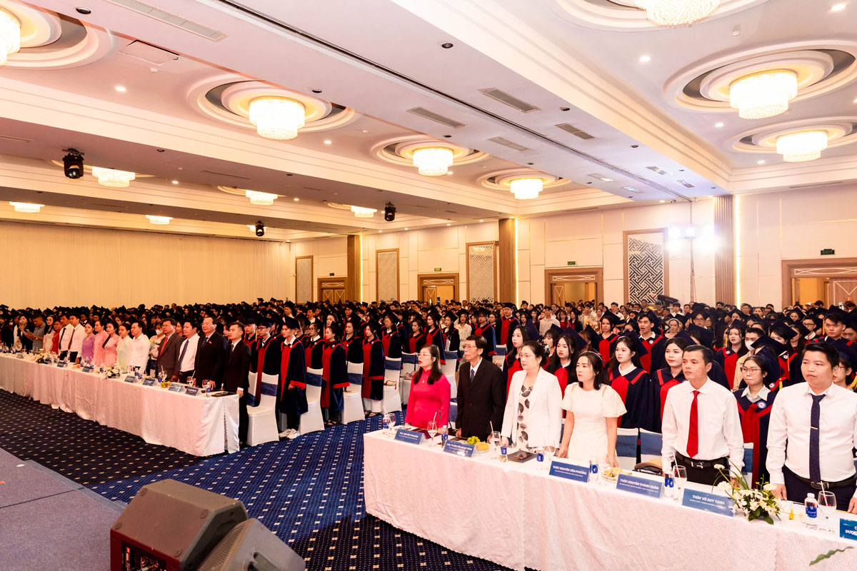 trao bằng tốt nghiệp 2025