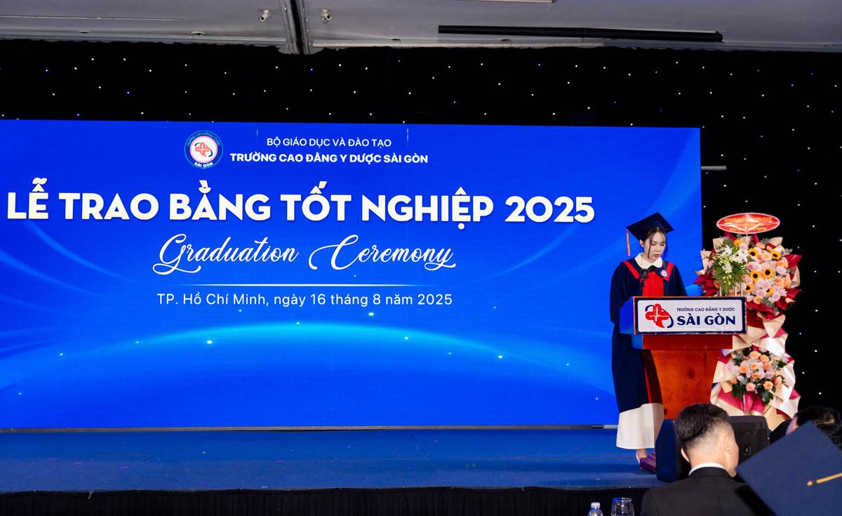 trao bằng tốt nghiệp 2025