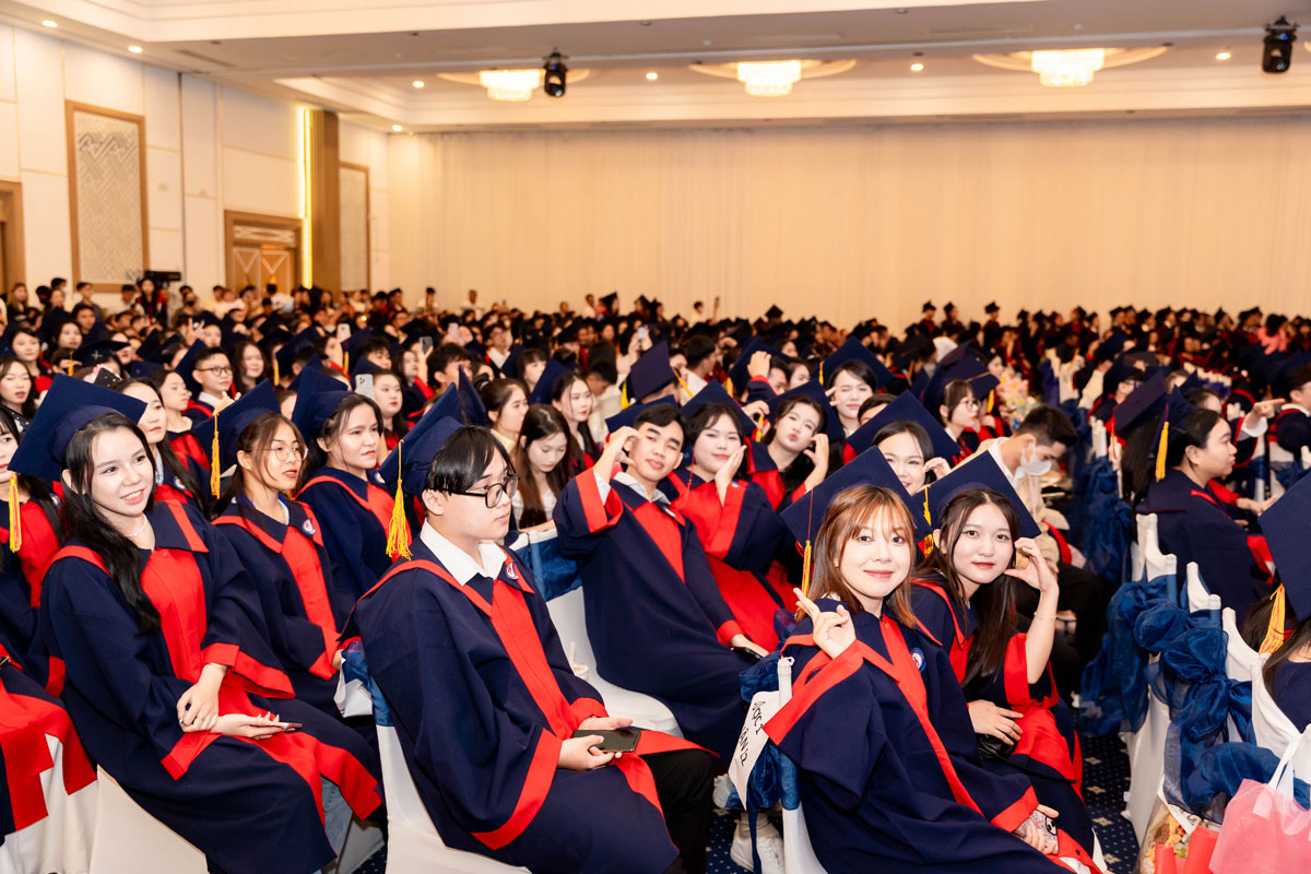 trao bằng tốt nghiệp 2025