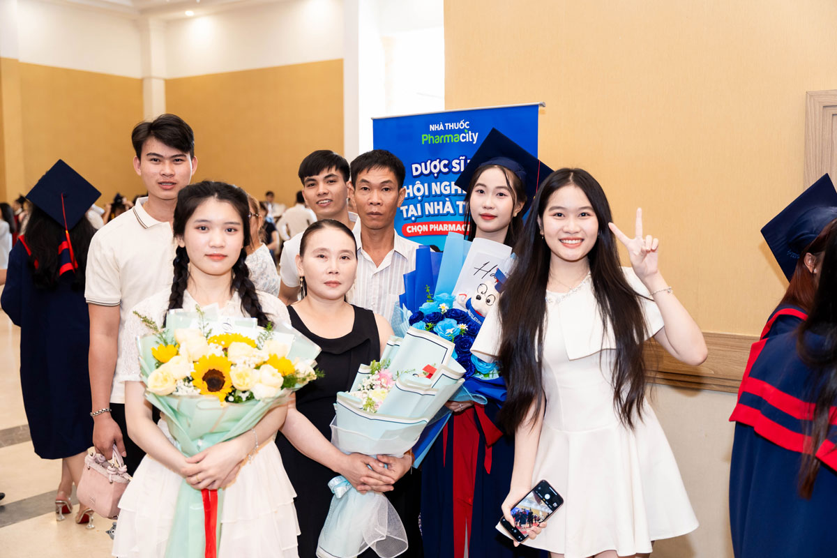 trao bằng tốt nghiệp 2025