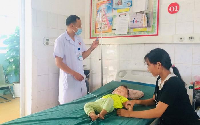 Trẻ ngộ độc do ăn nhầm thuốc diệt côn trùng vì tưởng là kẹo