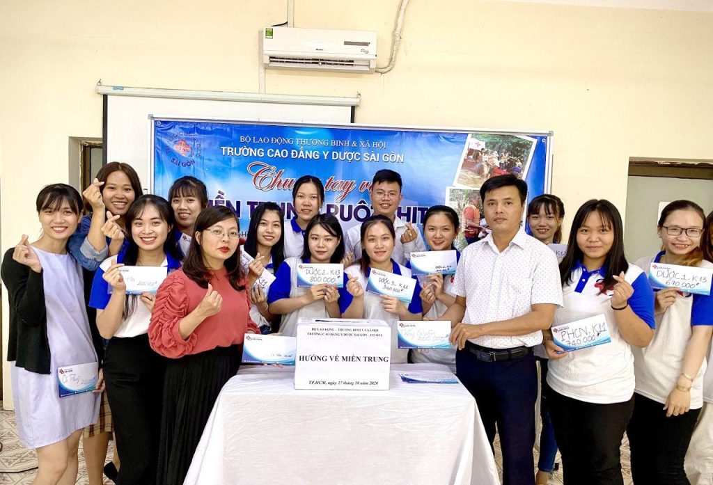 Trường Cao đẳng Y Dược Sài Gòn chung tay chia sẻ khó khăn với đồng bào Miền Trung