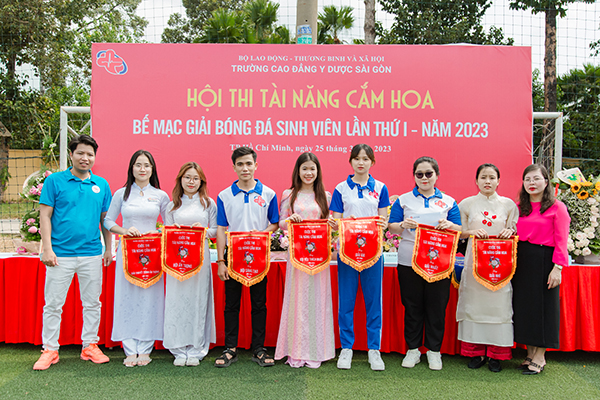 Trường Cao đẳng Y Dược Sài Gòn tổ chức Hội thi tài năng cắm hoa kỷ niệm 92 năm Đoàn Thanh niên Cộng sản HCM (26/3/1931 – 26/3/2023)