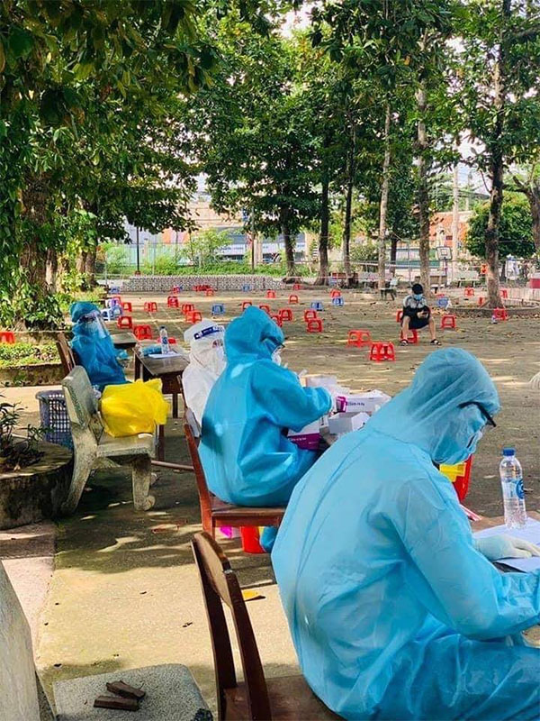 Sinh viên Trường Cao đẳng Y Dược Sài Gòn tình nguyện chống dịch Covid-19