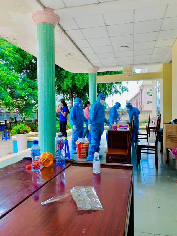 Sinh viên Trường Cao đẳng Y Dược Sài Gòn tình nguyện chống dịch Covid-19