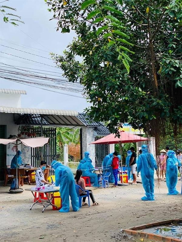 Sinh viên Trường Cao đẳng Y Dược Sài Gòn tình nguyện chống dịch Covid-19