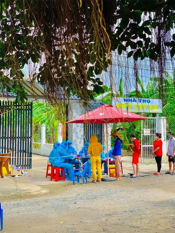 Sinh viên Trường Cao đẳng Y Dược Sài Gòn tình nguyện chống dịch Covid-19