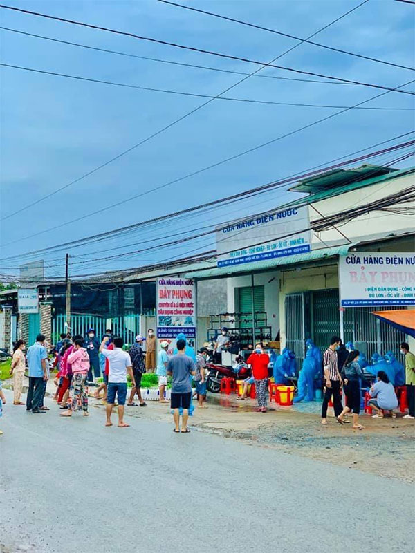 Sinh viên Trường Cao đẳng Y Dược Sài Gòn tình nguyện chống dịch Covid-19