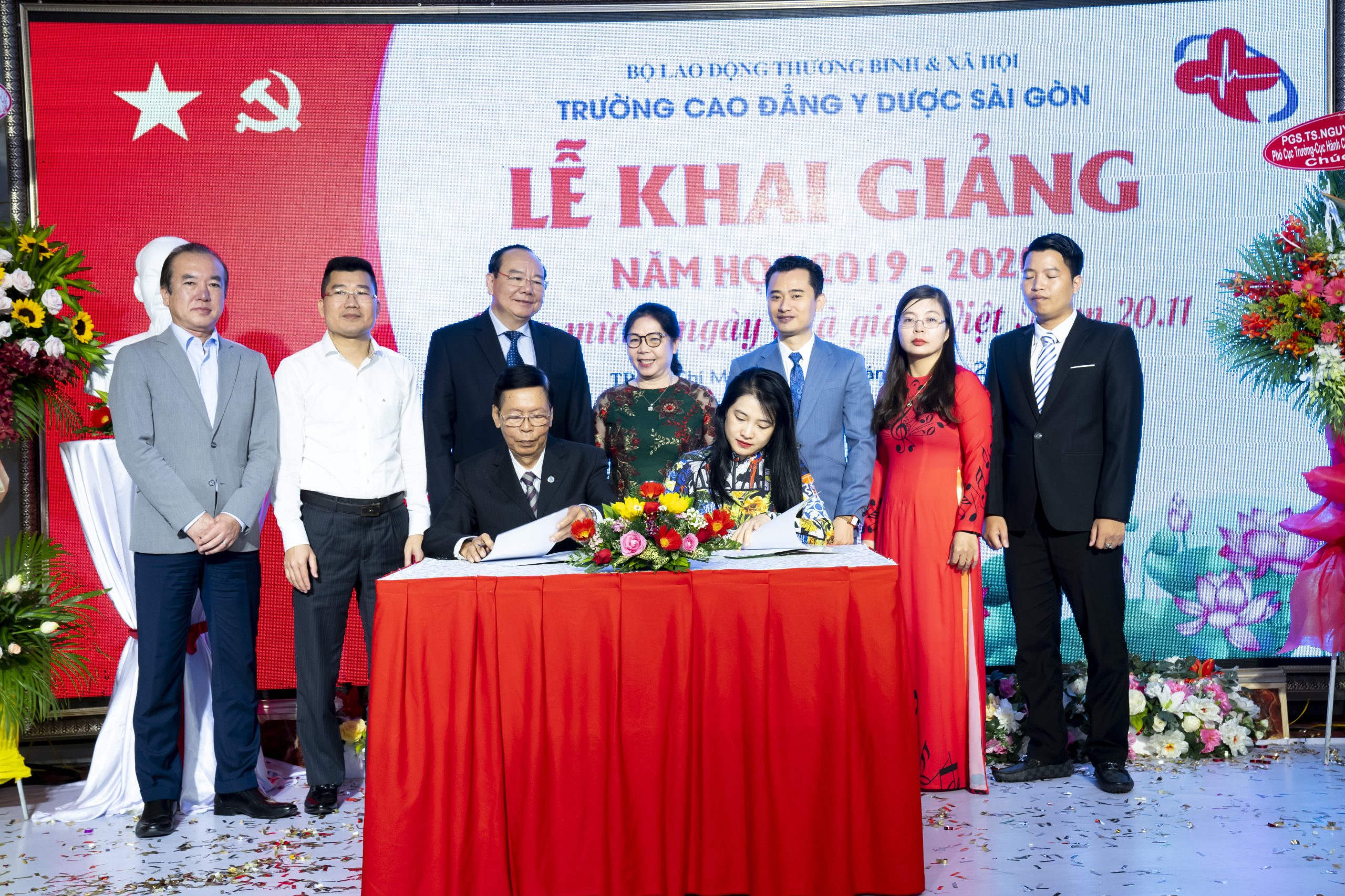 lễ k&yacute; kết c&ugrave;ng hợp t&aacute;c  