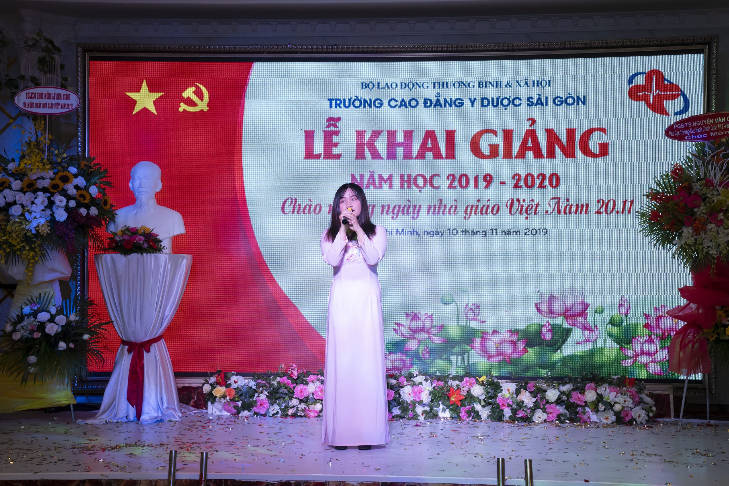 Một số tiết mục văn nghệ của sinh vi&ecirc;n trong buổi Lễ ch&agrave;o mừng năm học mới 2019 &ndash; 2020 v&agrave; ch&agrave;o mừng ng&agrave;y Lễ Nh&agrave; gi&aacute;o Việt Nam 20/11