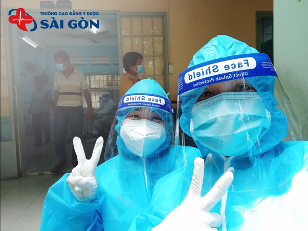 Trường Cao đẳng Y Dược Sài Gòn tình nguyện chống dịch Covid-19