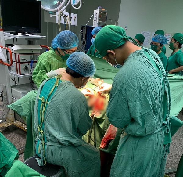 Tự ý xông hơi chữa bệnh, bỏng vùng "khó nói"