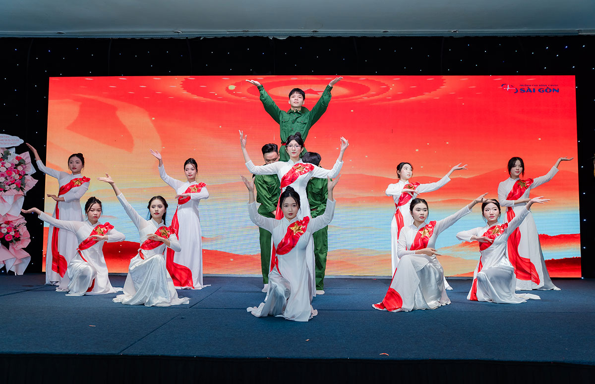 giao lưu văn nghệ ch&agrave;o mừng 20/11