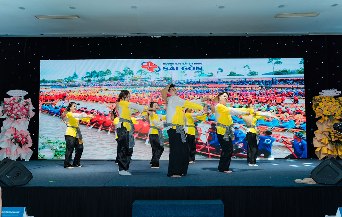 giao lưu văn nghệ ch&agrave;o mừng 20/11