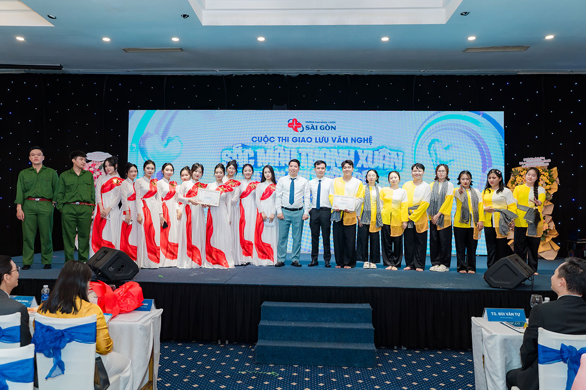 giao lưu văn nghệ ch&agrave;o mừng 20/11