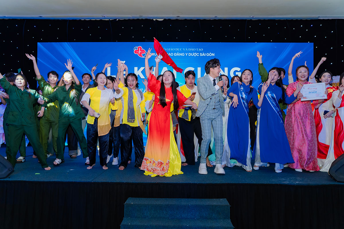 giao lưu văn nghệ ch&agrave;o mừng 20/11