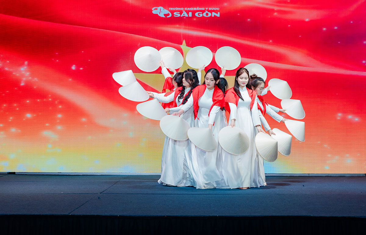 giao lưu văn nghệ ch&agrave;o mừng 20/11