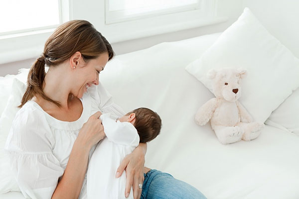 Hộ sinh đã trở thành một ngành độc lập như thế nào?