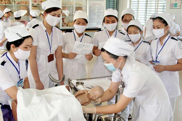 Ngành Hộ sinh học những gì? Học Hộ sinh có khó không?