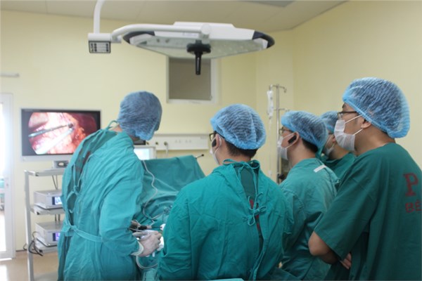 Mổ u tuyến giáp có nguy hiểm không ?