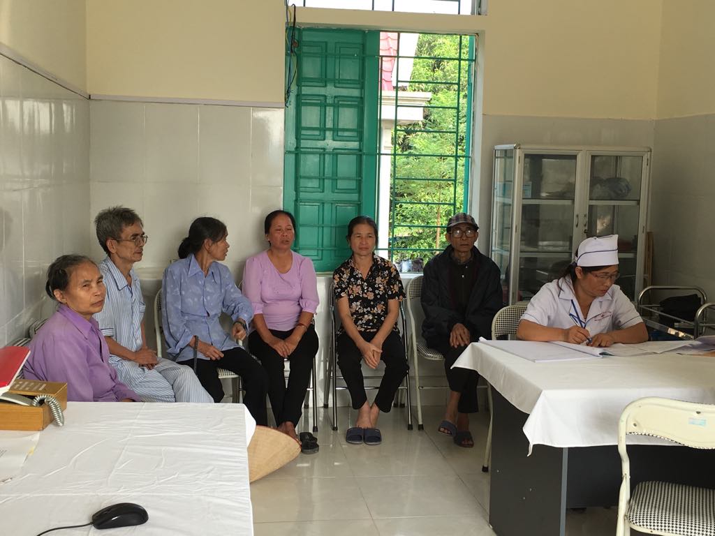 Trạm y tế xã thu hút hàng trăm bệnh nhân đến thăm khám mỗi ngày